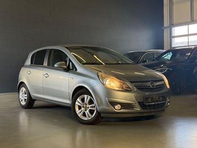 Gebraucht Opel Corsa Edition 101 PS (74 kW) 2011 Silber Kleinwagen