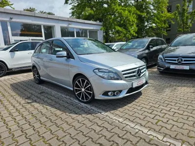 Gebraucht Mercedes B180 122 PS (89 kW) 2012 Silber Van / Kleinbus
