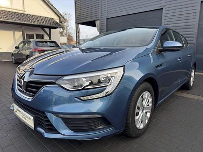 Blau Gebraucht 2017 Renault Mégane IV Life Limousine | 8.970 € (Etwas zu teuer)