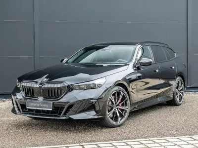 Neu BMW 540 Sport Line 303 PS (222 kW) 2026 Black sapphire Kombi