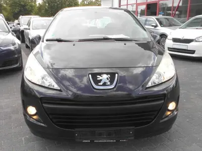 Gebraucht Peugeot 207 73 PS (53 kW) 2011 Schwarz Limousine