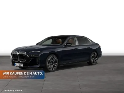 Gebraucht BMW M760e Comfort Edition 571 PS (419 kW) 2025 Carbonschwarz metallic Limousine