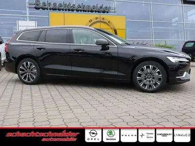 Gebraucht Volvo V60 Plus 197 PS (144 kW) 2023 Onyx schwarzmetallic Kombi
