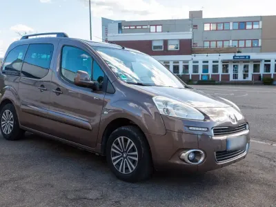 Gebraucht Peugeot Partner Tepee Family 98 PS (72 kW) 2013 Braun Van / Kleinbus