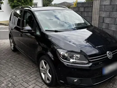 Gebraucht VW Touran Cup 105 PS (77 kW) 2015 Schwarz Van / Kleinbus