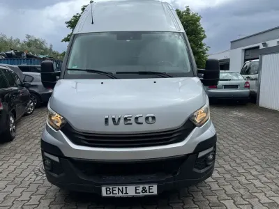 Gebraucht Iveco Daily 136 PS (100 kW) 2019 Silber Limousine