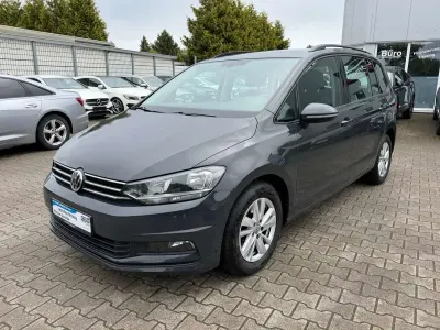 Gebraucht VW Touran Comfortline 116 PS (85 kW) 2020 Uranograu Van / Kleinbus