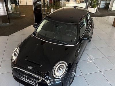 Second-hand Mini Cooper SE Essential 135 kW (184 CP) 2023 Negru Hatchback