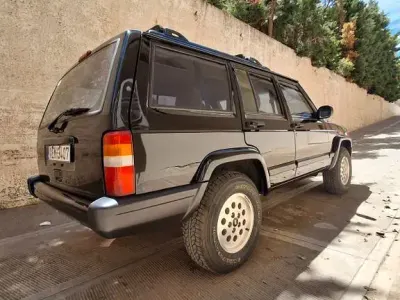 Gebraucht Jeep Cherokee Limited 125 PS (91 kW) 2000 Schwarz SUV