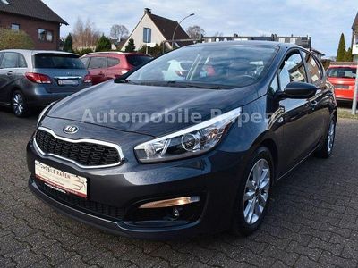 Grau Gebraucht 2016 Kia Ceed Edition 7 Kleinwagen | 8.290 € (Fairer Preis)