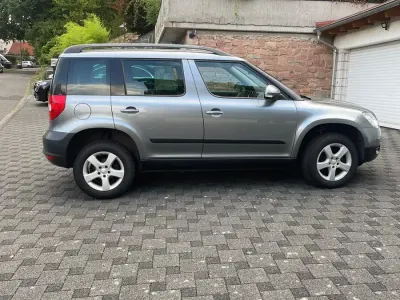 Gebraucht Skoda Yeti 105 PS (77 kW) 2011 Grau SUV