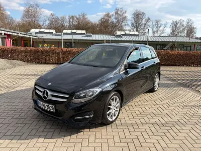 Gebraucht Mercedes B180 109 PS (80 kW) 2015 Schwarz Van / Kleinbus