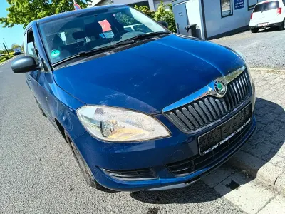 Begagnad Skoda Fabia 69 HK (50 kW) 2012 Blå Sedan
