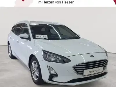 Używany Ford Focus Cool & Connect 120 KM (88 kW) 2020 Biały Sedan/Limuzyna