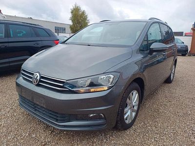 Gebraucht VW Touran Comfortline 150 PS (110 kW) 2019 Grau Van / Kleinbus