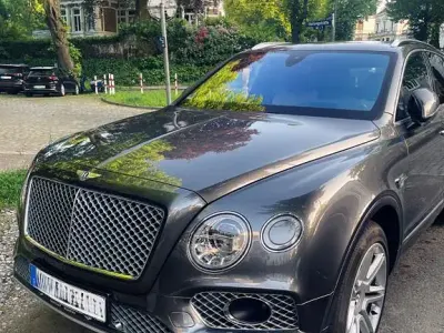 Begagnad Bentley Bentayga 549 HK (403 kW) 2019 Brun SUV