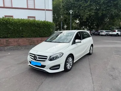 Gebraucht Mercedes B180 122 PS (89 kW) 2017 Weiß Kleinwagen