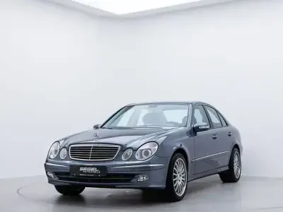 Używany Mercedes E500 306 KM (225 kW) 2004 Niebieski Sedan/Limuzyna