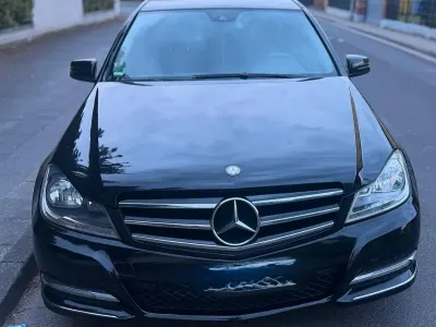Gebraucht Mercedes C180 Avantgarde 120 PS (88 kW) 2011 Schwarz Limousine
