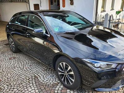 Gebraucht Mercedes CLA200 Shooting Brake 163 PS (119 kW) 2020 Schwarz Kombi