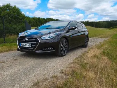 Gebraucht Hyundai i40 Premium 141 PS (103 kW) 2015 Braun Limousine