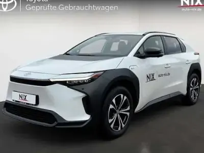 Gebraucht Toyota bZ4X Team 164 kW (224 PS) 2024 Platinumweiß perleffekt SUV