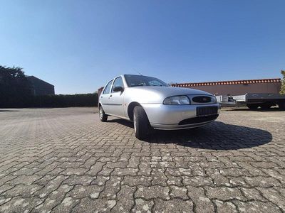 Second-hand Ford Fiesta 1999 Argintiu Hatchback