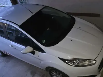 Gebraucht Ford Fiesta Trend 60 PS (44 kW) 2015 Weiß Kleinwagen