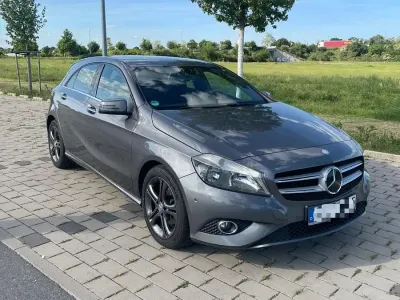 Gebraucht Mercedes A180 122 PS (89 kW) 2012 Grau Limousine