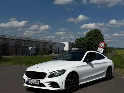 Gebraucht Mercedes C300 AMG line 258 PS (189 kW) 2018 Weiß Coupé