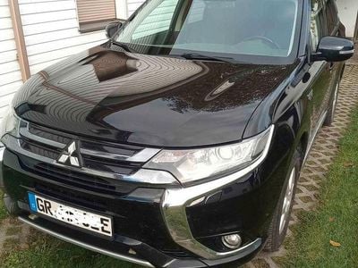 Gebraucht Mitsubishi Outlander P-HEV Plus 204 PS (150 kW) 2016 Schwarz SUV