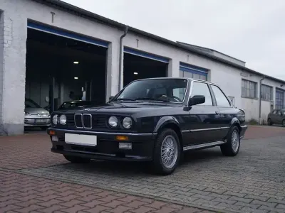 Gebraucht BMW 325 170 PS (125 kW) 1987 Schwarz Limousine
