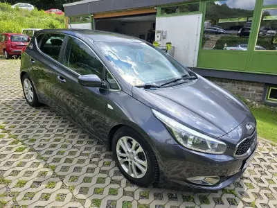 Gebraucht Kia Ceed DREAM-TEAM Edition 128 PS (94 kW) 2015 Grau Kleinwagen