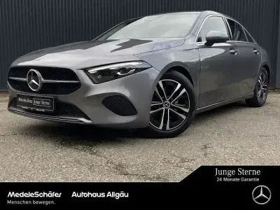Gebraucht Mercedes A180 Progressive 116 PS (85 kW) 2025 lack mountaingrau (metallic) Limousine