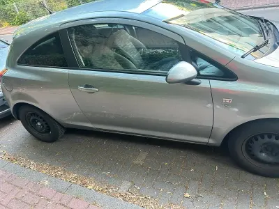 Gebraucht Opel Corsa 75 PS (55 kW) 2011 Silber Kleinwagen