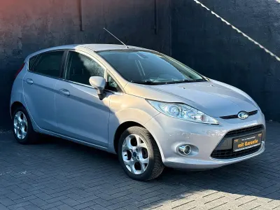 Używany Ford Fiesta Titanium 82 KM (60 kW) 2011 Srebrny Hatchback