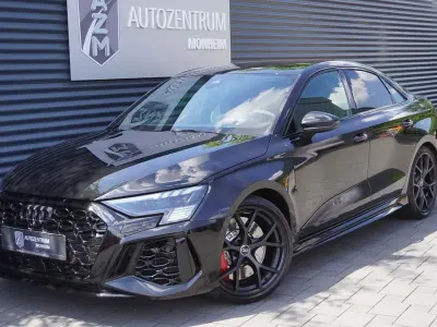 Gebraucht Audi RS3 Comfort 400 PS (294 kW) 2024 Mythosschwarz metallic Limousine