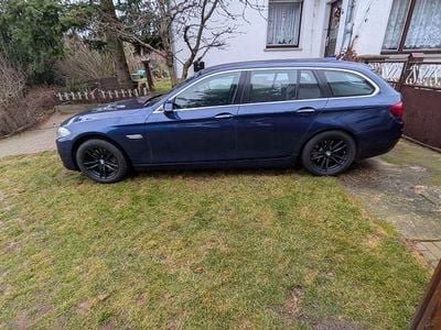 Gebraucht BMW 525 Luxury Line 218 PS (160 kW) 2015 Blau Kombi