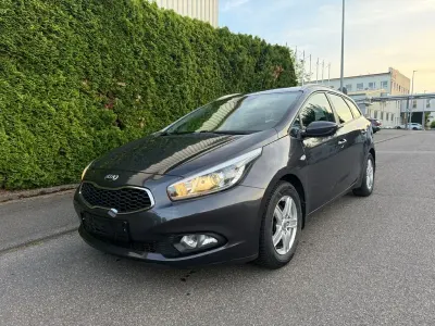 Gebraucht Kia Ceed Sportswagon 99 PS (72 kW) 2014 Grau Kombi