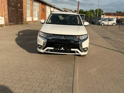 Gebraucht Mitsubishi Outlander P-HEV 224 PS (164 kW) 2020 Schwarz SUV