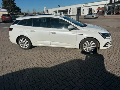 Gebraucht Renault Mégane GrandTour Exception 116 PS (85 kW) 2022 Weiß Kombi