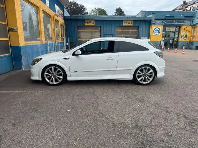 Gebraucht Opel Astra GTC OPC 140 PS (102 kW) 2009 Weiß Coupé