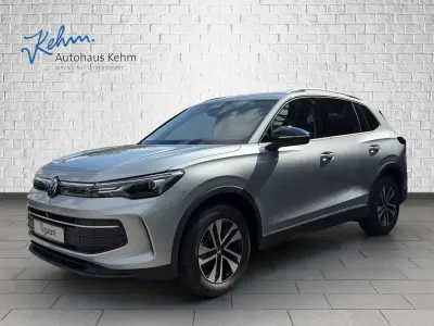 Neu VW Tiguan Life 150 PS (110 kW) 2026 Oyster silver metallic SUV
