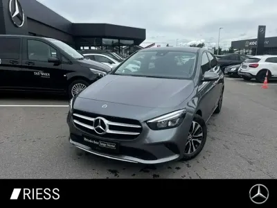 Gebraucht Mercedes B180 136 PS (100 kW) 2022 Metalliclack mountaingrau Kleinwagen