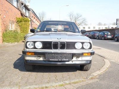 Gebraucht BMW 318 102 PS (75 kW) 1987 Gold Limousine