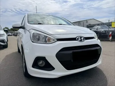 Gebraucht Hyundai i10 Trend 87 PS (63 kW) 2016 Weiß Kleinwagen
