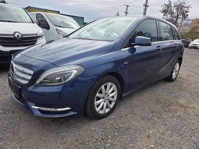 Usata Mercedes B180 122 CV (89 kW) 2012 Blu Monovolume