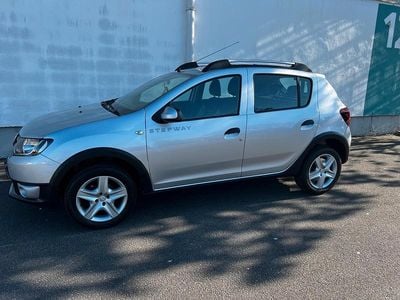 Second-hand Dacia Sandero Stepway 90 CP (66 kW) 2016 Argintiu Monovolum