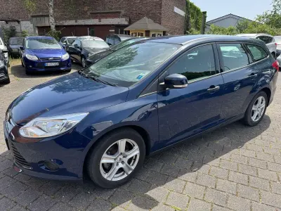 Gebraucht Ford Focus Ambiente 101 PS (74 kW) 2013 Blau Kombi