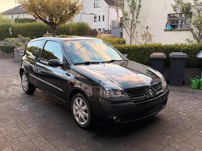 Second-hand Renault Clio II 90 CP (66 kW) 2004 Negru Hatchback